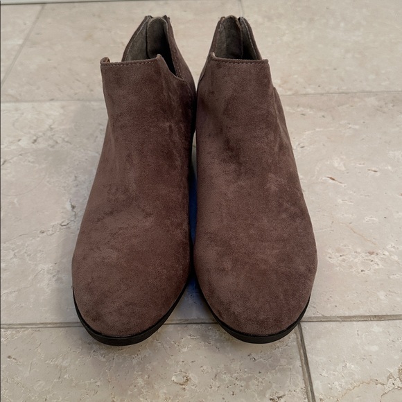 BOC New Celoisa Brown Suede Fabric Block Heel Back Zip Booties Boots size‎ 10 - Picture 4 of 10